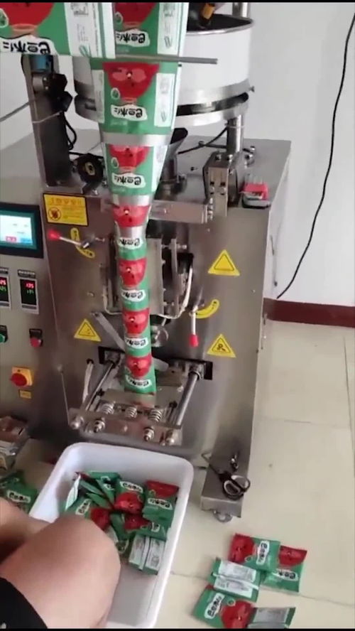 坚果类食品自动化包装,机器效率高一秒一袋,比人工快十倍
